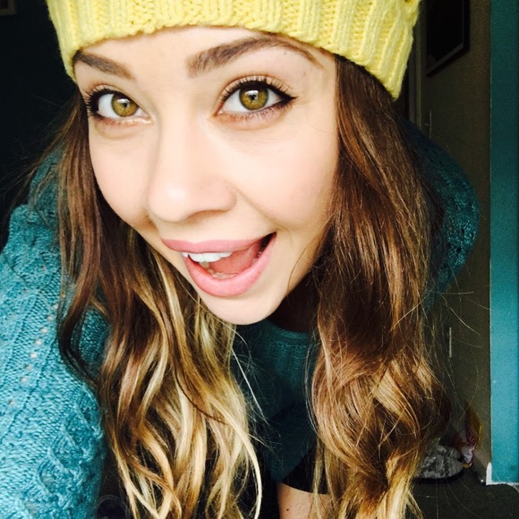 Meet your Posher, Paige - Picture 1 of 1